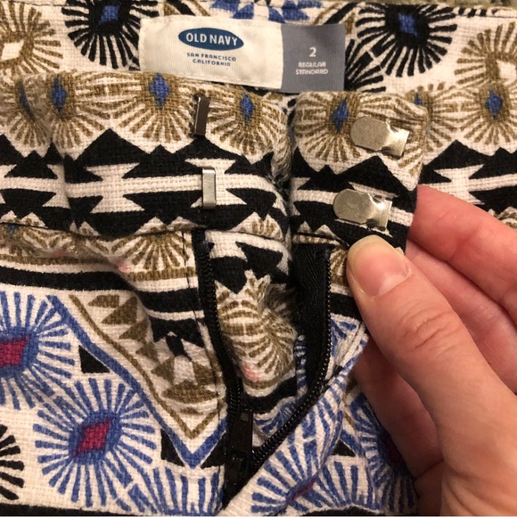 Old Navy Patterned Shorts - Picture 6 of 6